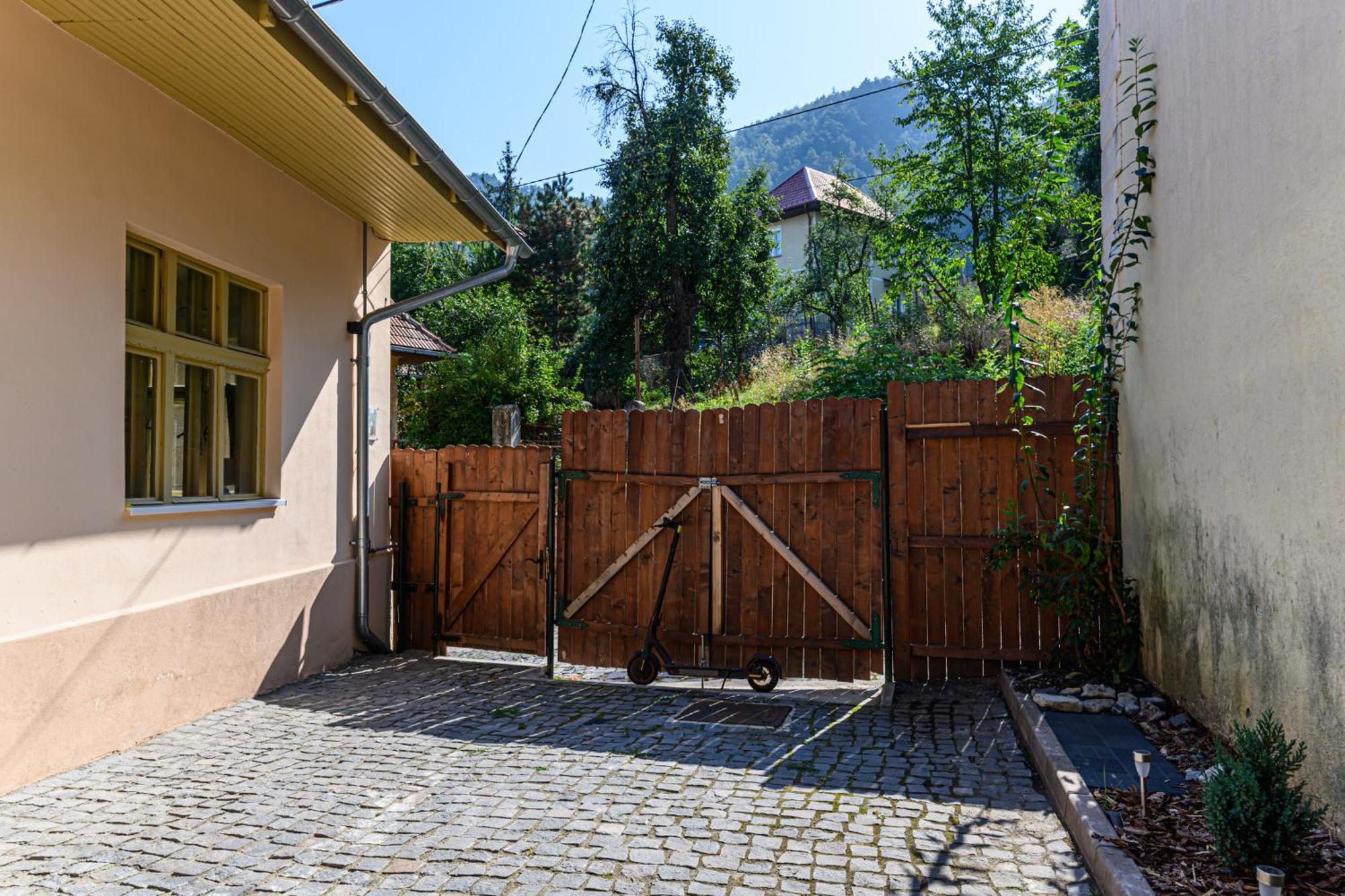 Lagom - Hot Tub Hideout Braşov Eksteriør billede