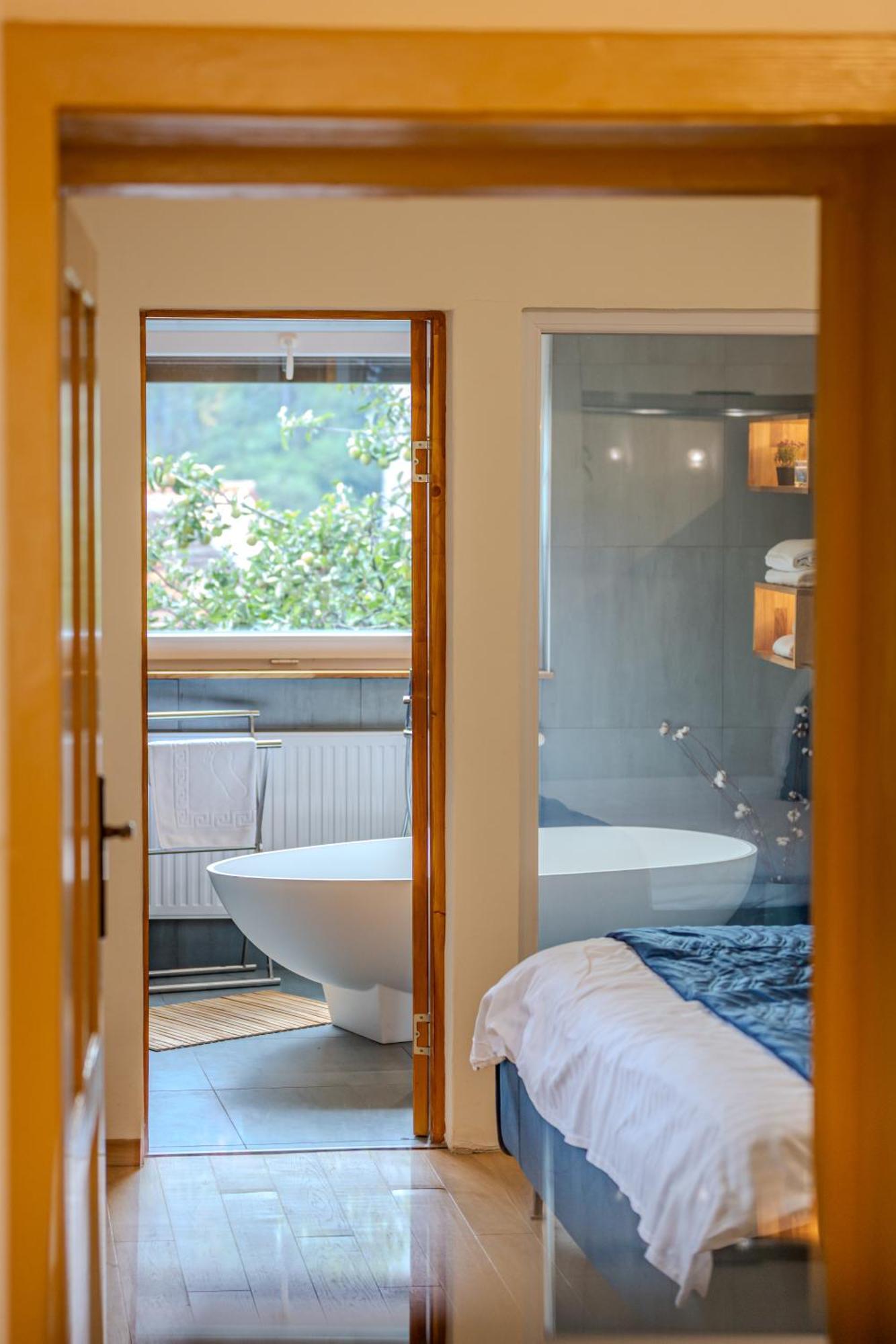 Lagom - Hot Tub Hideout Braşov Eksteriør billede